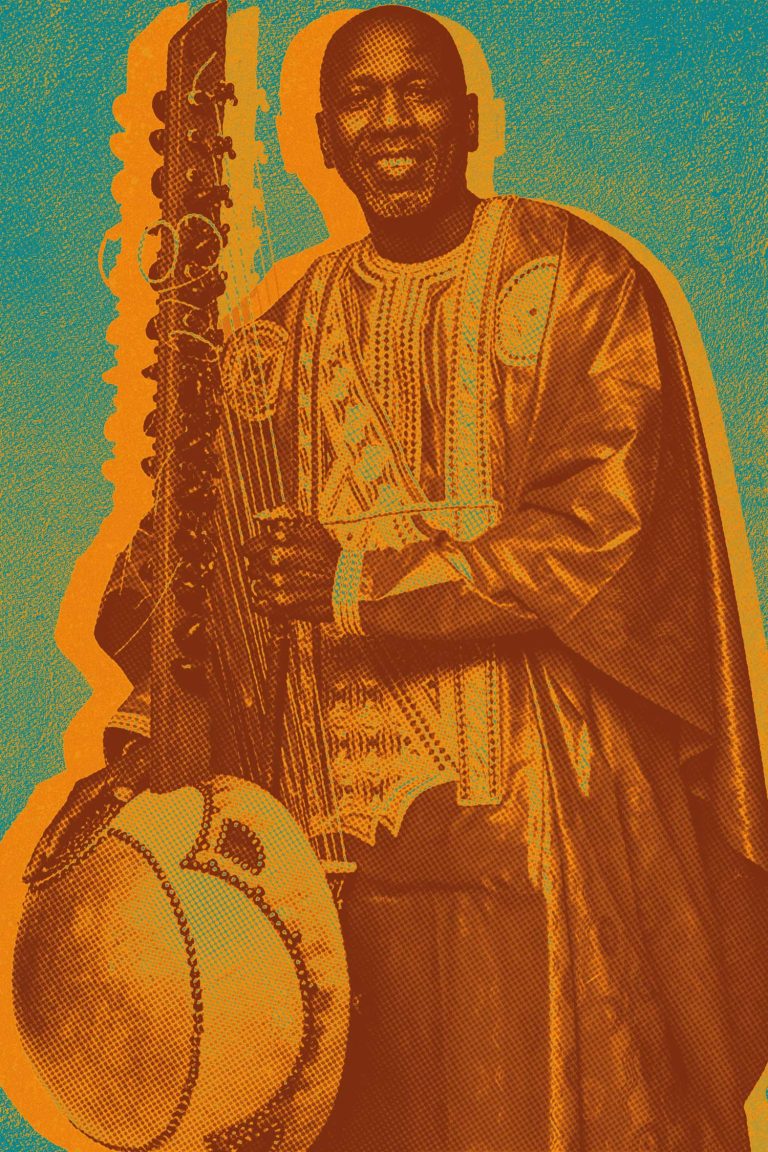 Ballaké Sissoko jouant de la kora, musicien malien
