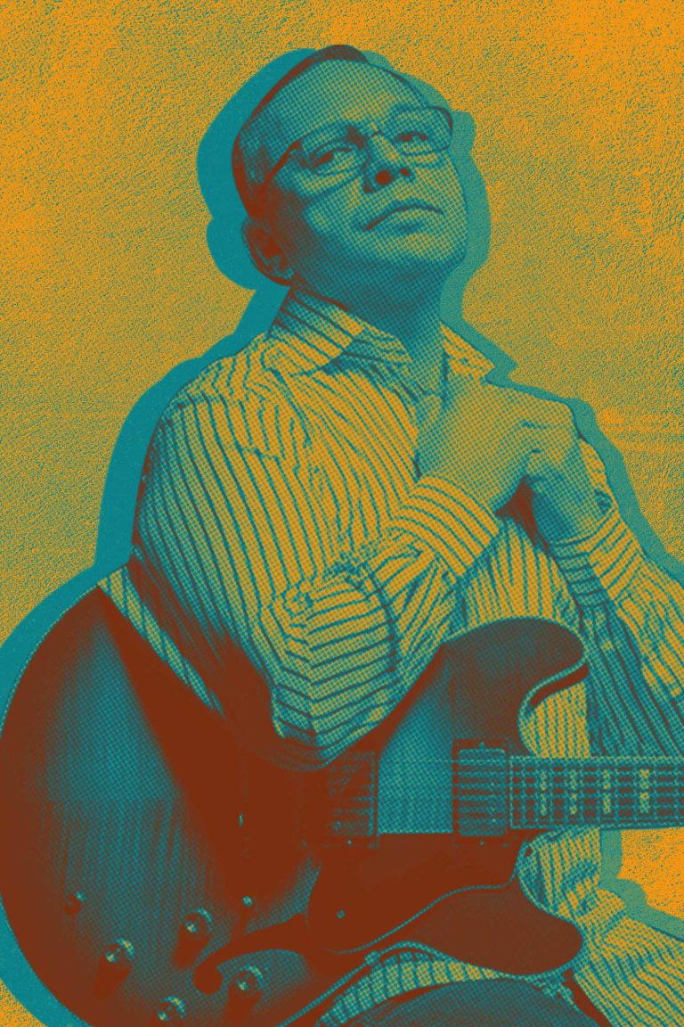 Biréli Lagrène jouant de la guitare, musicien jazz manouche alsacien